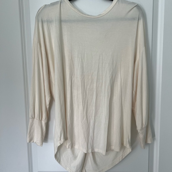 Three Bird Nest Open Back Dolman
Top - Cream long sleeve top - Picture 4 of 5